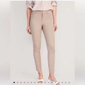 Old Navy Pixie Pants in cream size 2 stretch